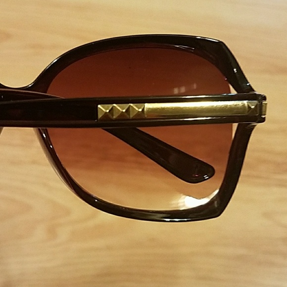 NEW! Designer Sunglasses - Picture 6 of 6